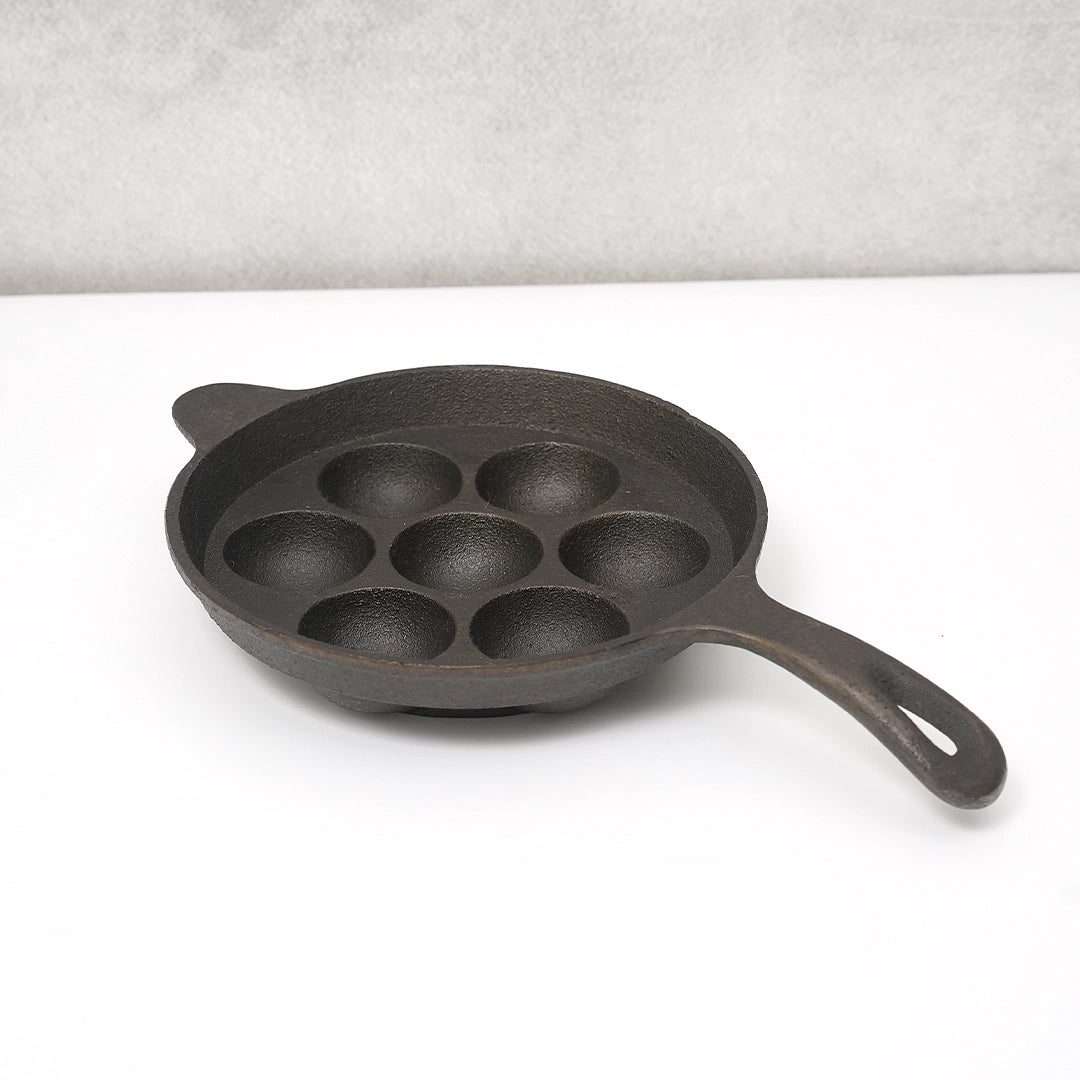 Pure Castiron Paniyarakallu / Unniyappam Chatti With Long Handle Round 7 Cavity Pre Seasoned